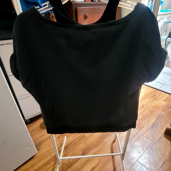 Fabletics Ladies Size Medium Black Grey Workout Top Cap Sleeves Round Neckline - Picture 11 of 16